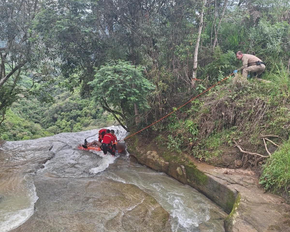 Corpo é encontrado próximo a uma cachoeira na Grande Florianópolis