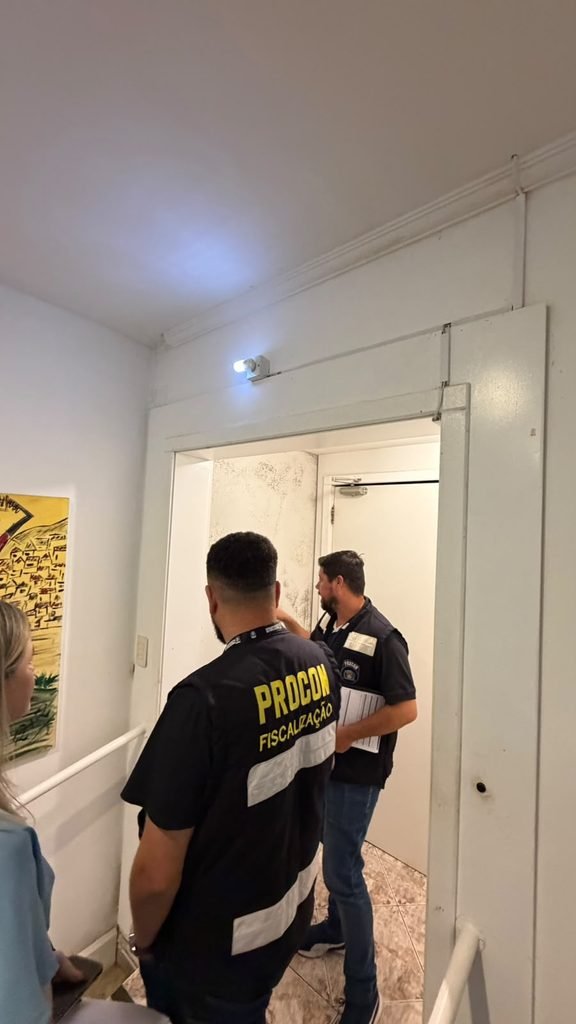 Procon encontra irregularidades em 10 casas geriátricas de Florianópolis e interdita uma delas