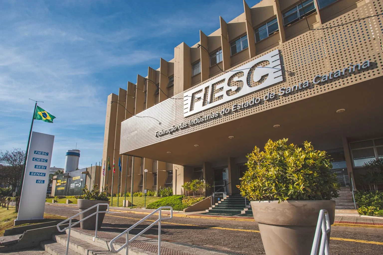 Fiesc critica discussão sobre fim da escala 6x1 às vésperas das eleições: "contamina o debate"