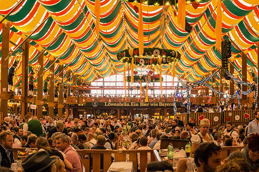 Oktoberfest Blumenau 2026 começa nesta quarta-feira (7) com diversas atrações, chopp e cultura alemã